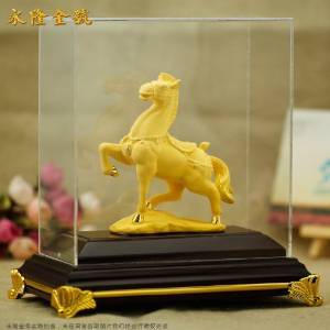 駿馬奔騰 新年送福 永隆金號(hào)千足絨沙金擺件盡顯執(zhí)金奢華與深遠(yuǎn)寓意